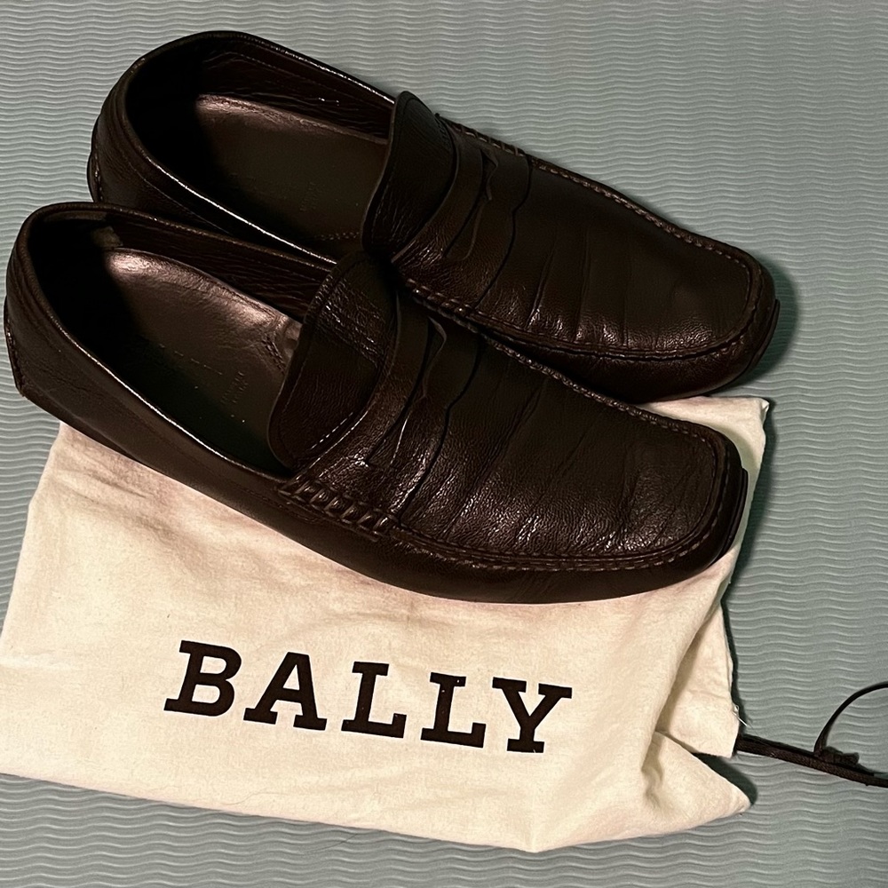 Ballys Loafers, size 10, excellent condition